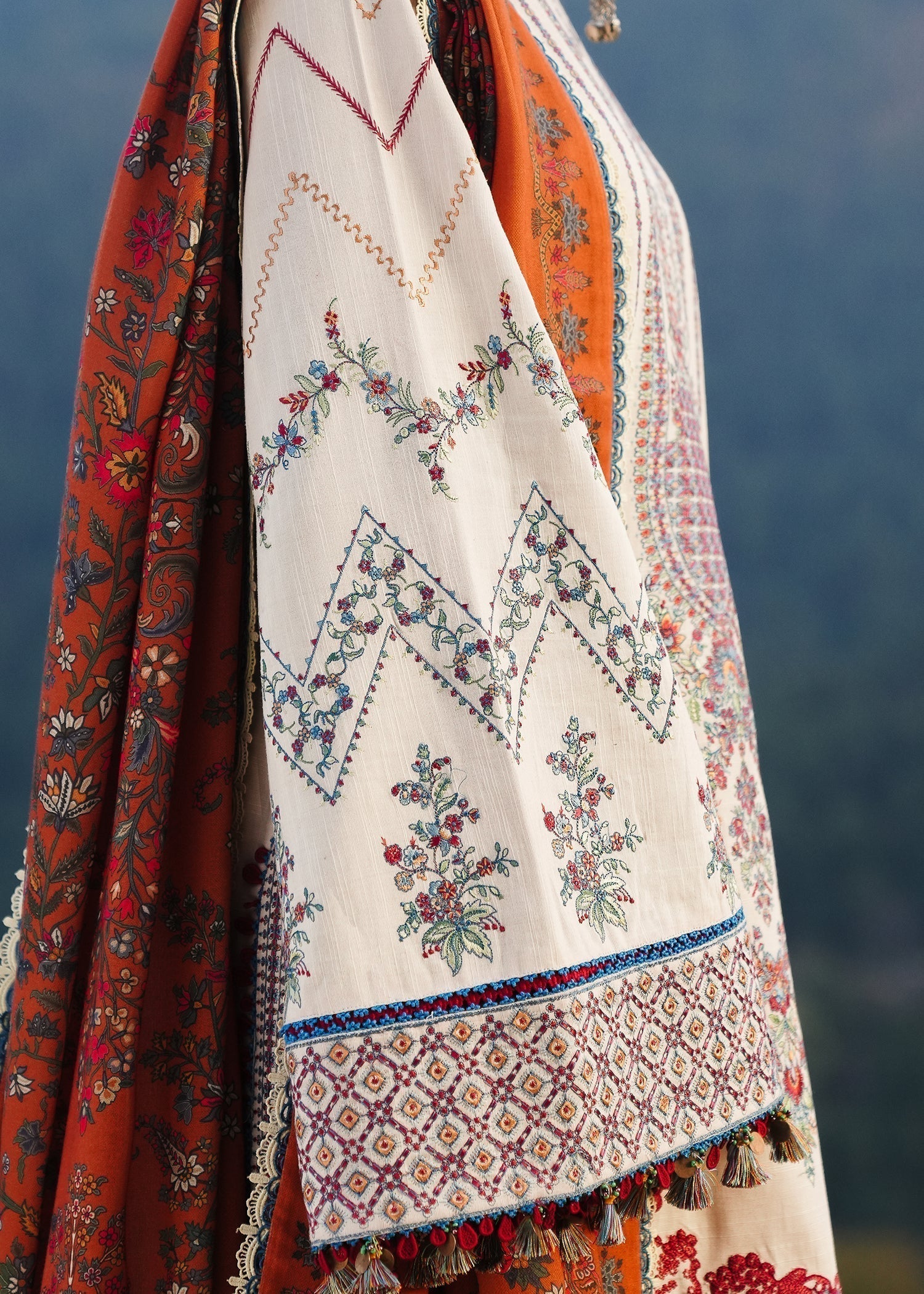 Embroidered Luxury Lawn Unstitched 3Pc | 1082